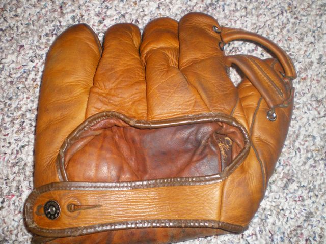 Joe Medwick Davega D74 Back